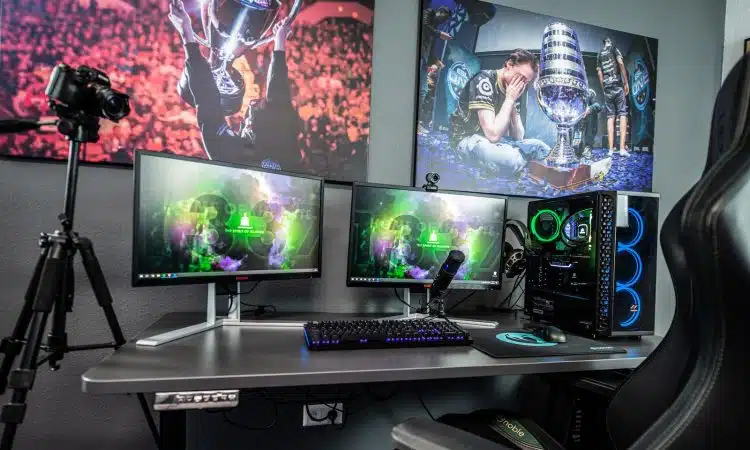 black computer keyboard on white table